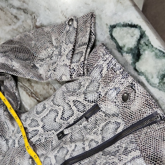 Snake print motorcycle jacket - Picture 4 of 5